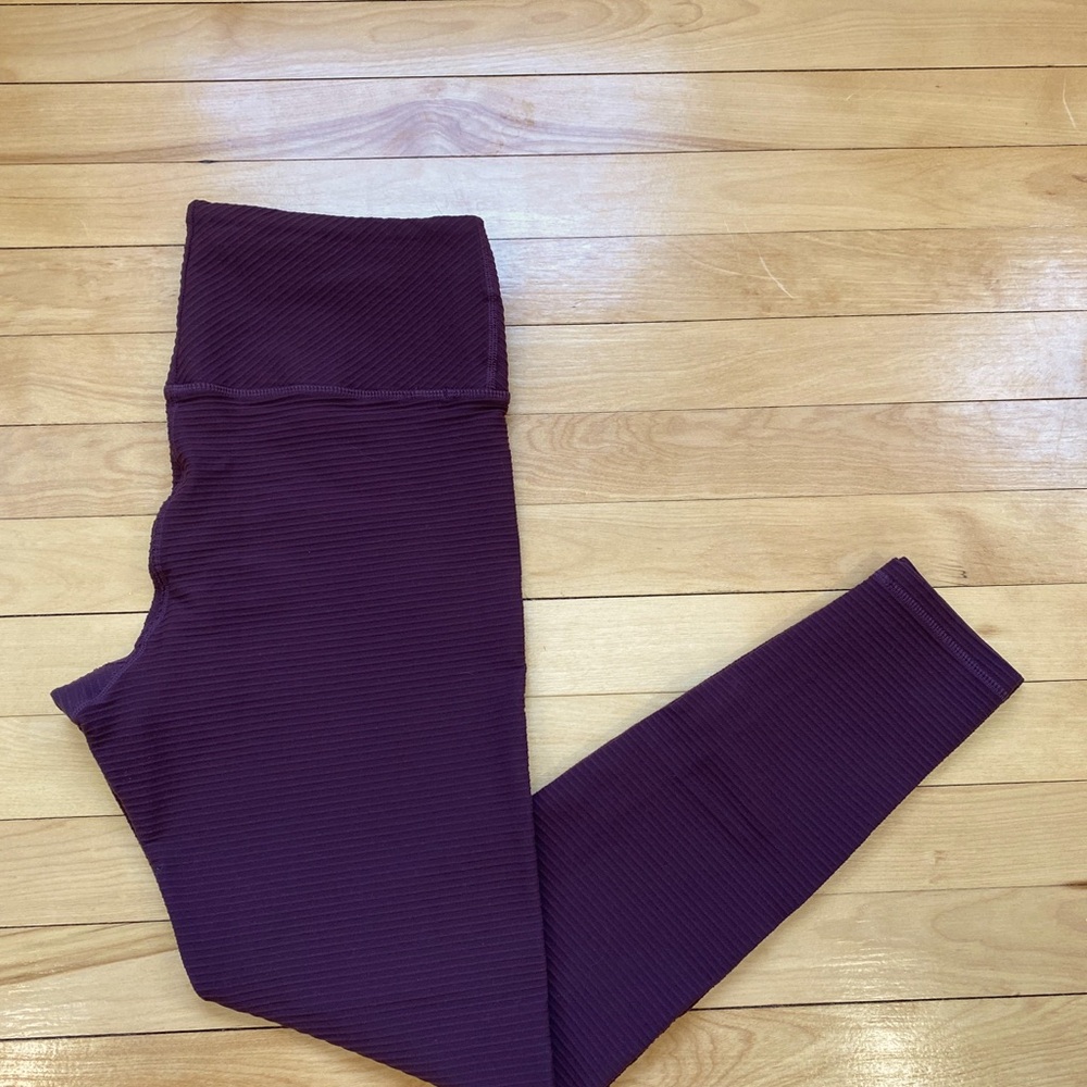 Glyder Mulberry Ribbed Textured Exercise Leggings Size Medium